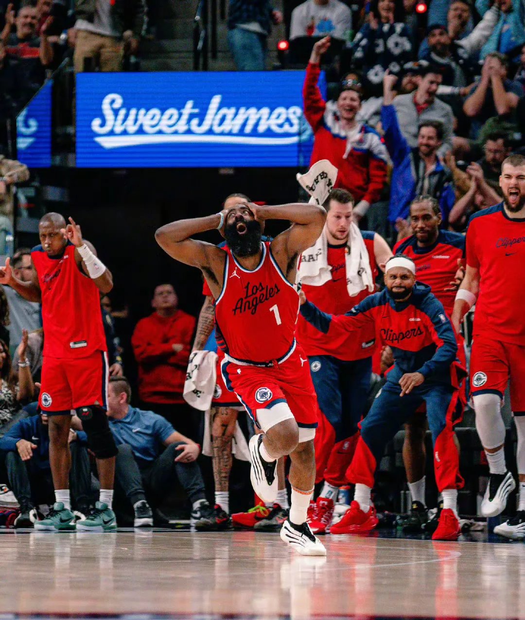 包含洛杉矶快船迎CBA季后赛关键赛；冲刺阶段调整名单；目标明确；资深球员宣示担当的词条